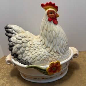 Fitz and Floyd Chanticlair Hen on Nest Vegetable Bowl